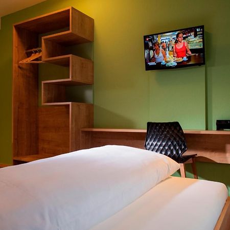 Hotel Weisses Kreuz à Lyss Extérieur photo