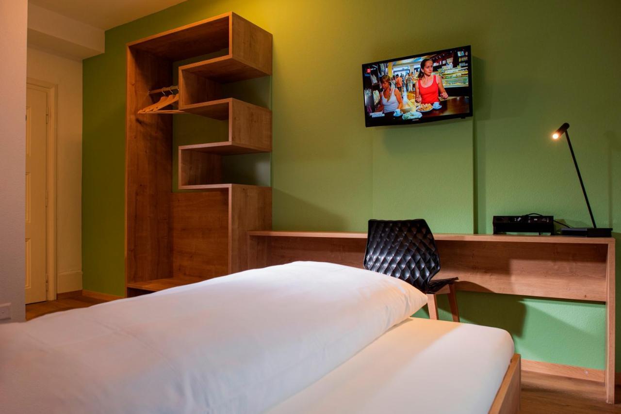 Hotel Weisses Kreuz à Lyss Extérieur photo