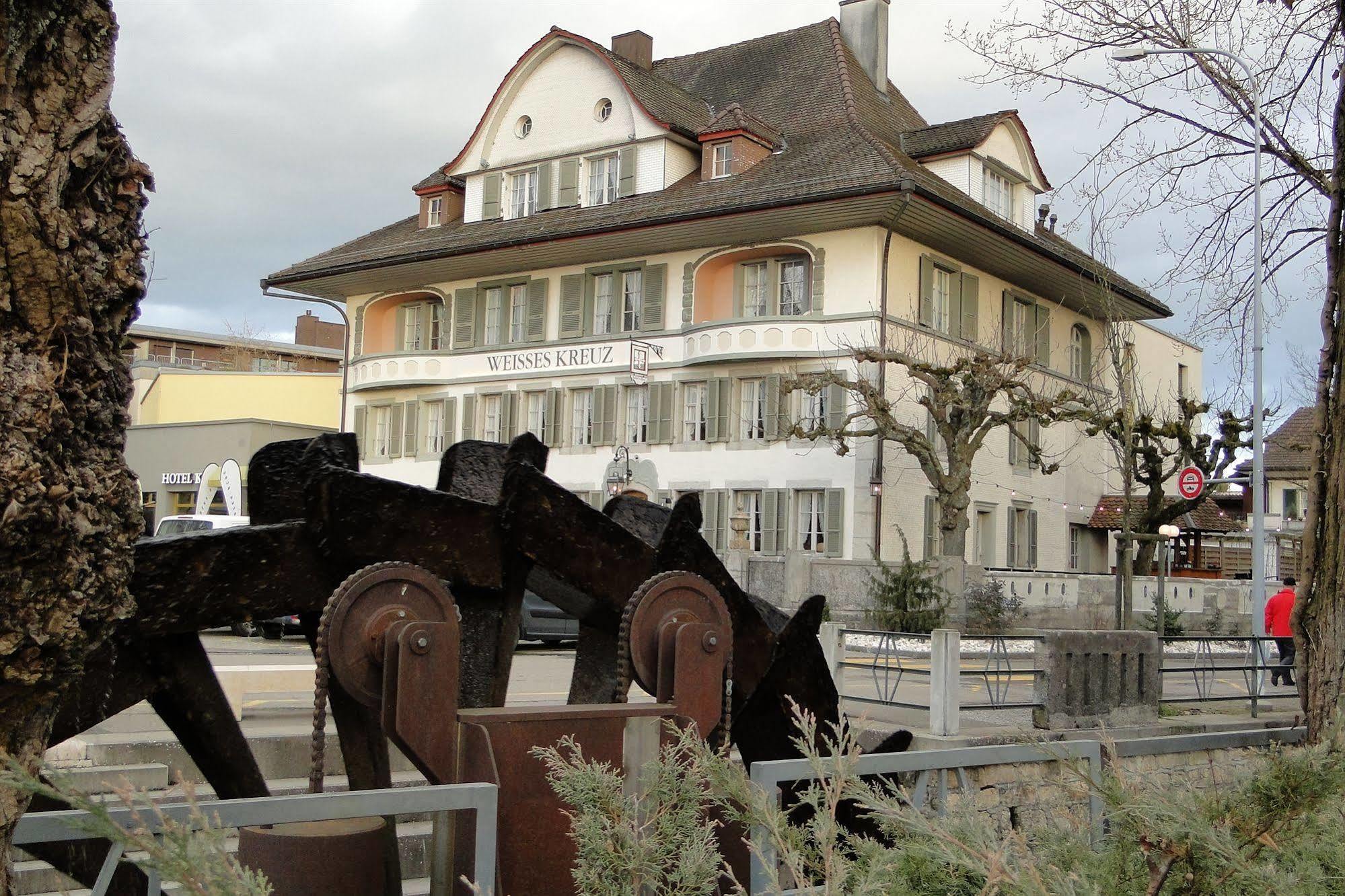 Hotel Weisses Kreuz à Lyss Extérieur photo