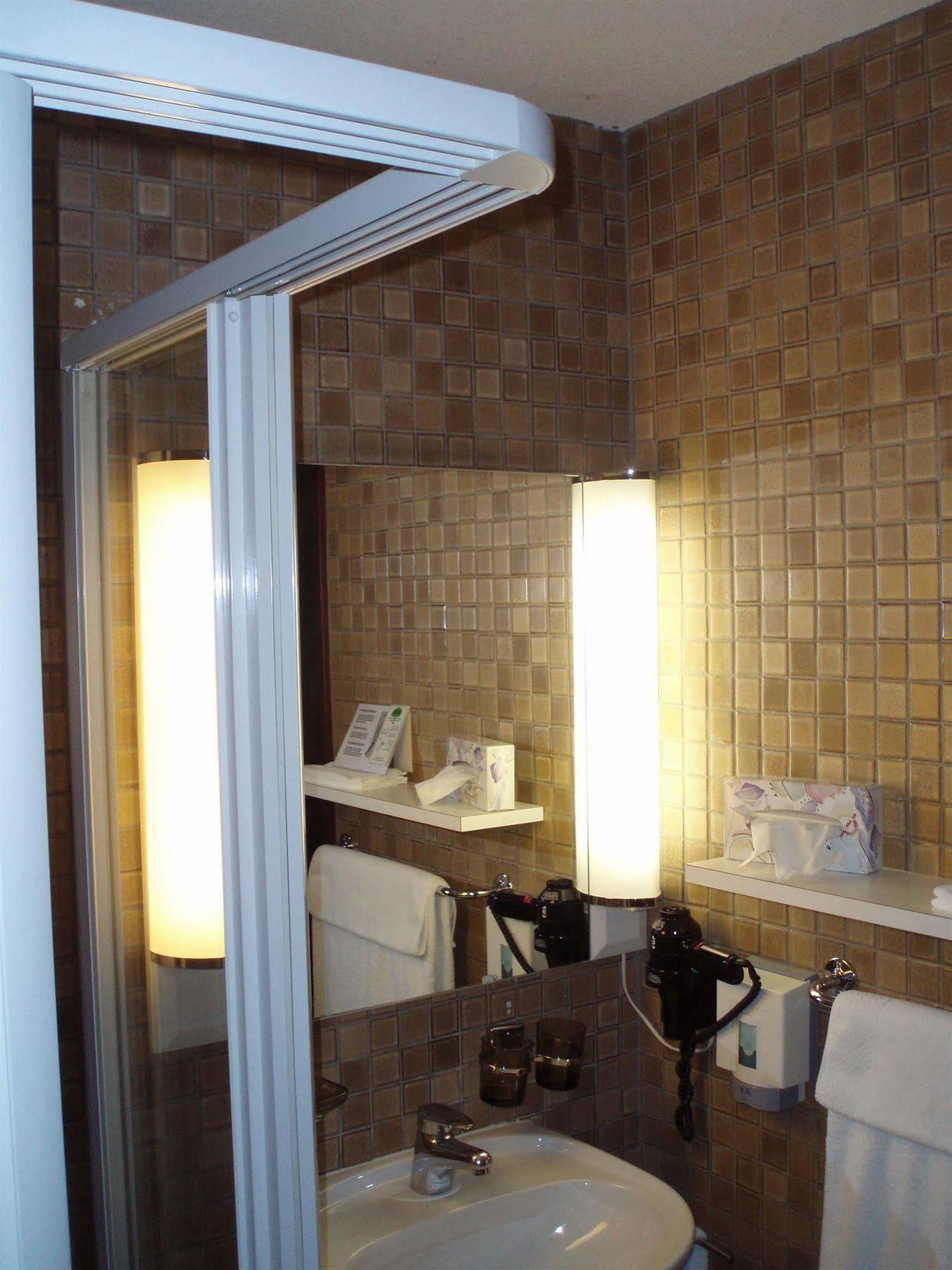 Hotel Weisses Kreuz à Lyss Extérieur photo