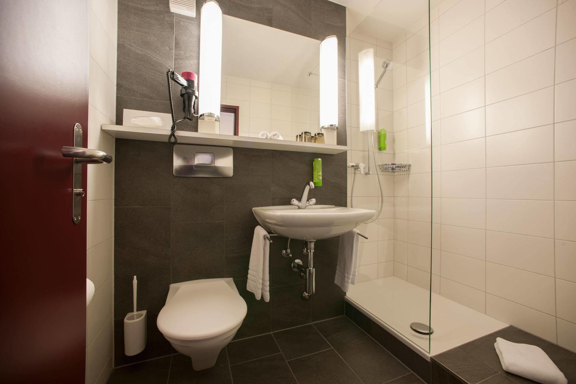 Hotel Weisses Kreuz à Lyss Extérieur photo