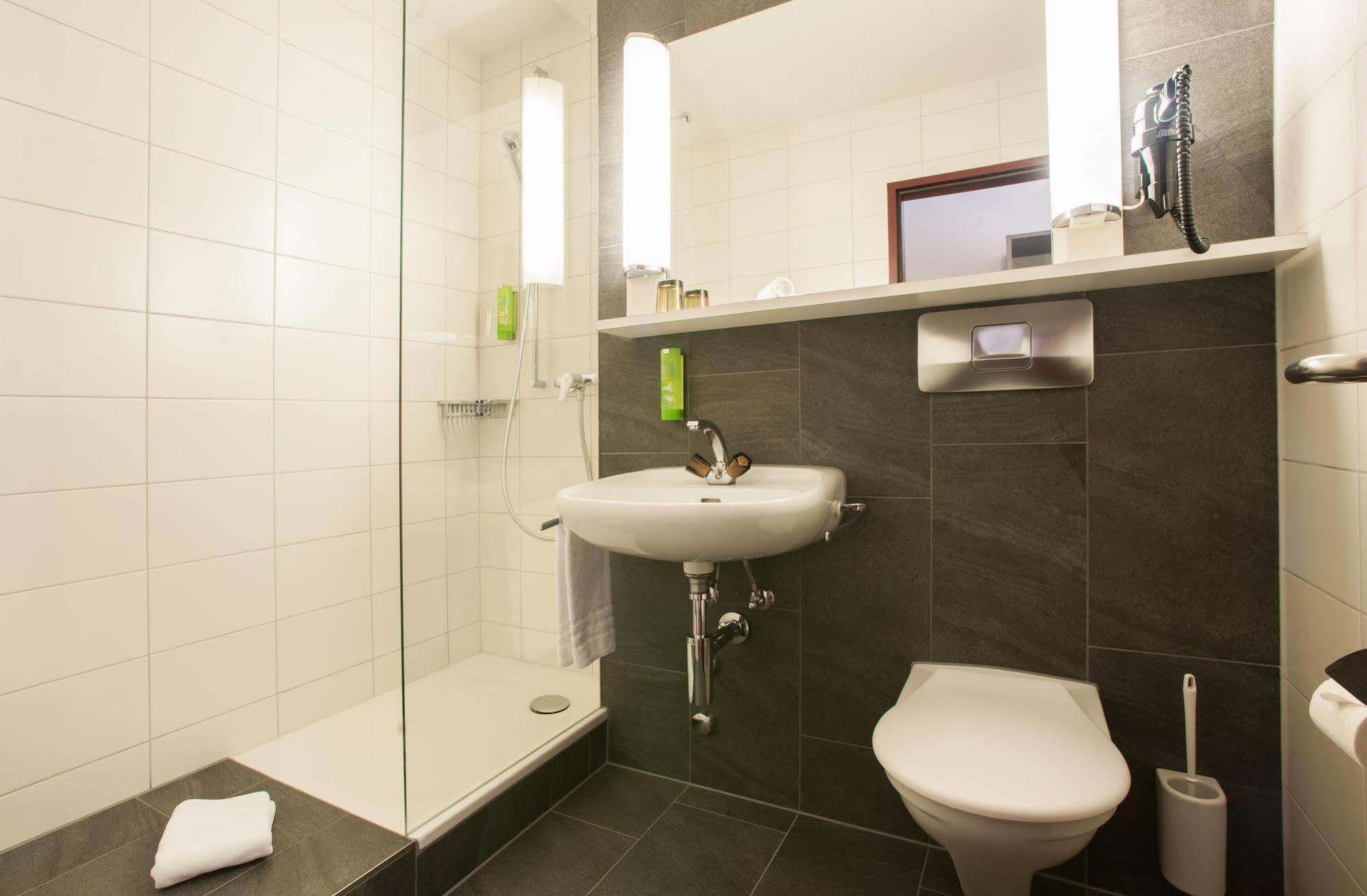 Hotel Weisses Kreuz à Lyss Extérieur photo