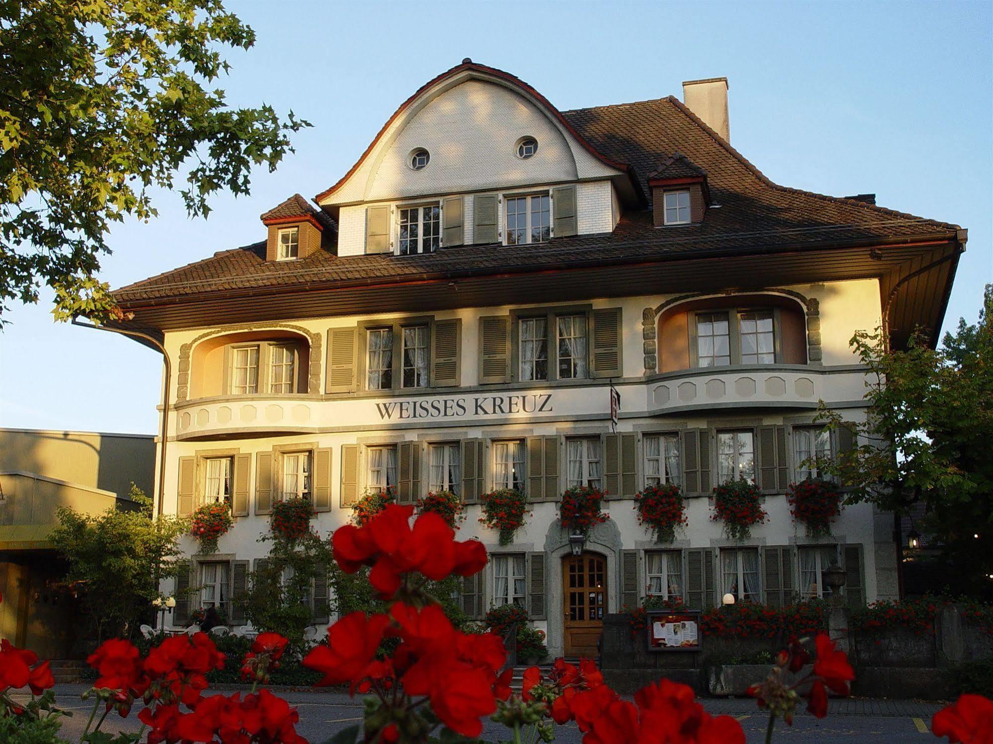 Hotel Weisses Kreuz à Lyss Extérieur photo
