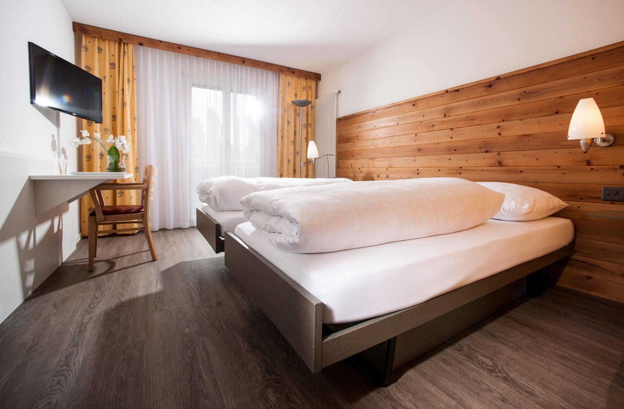 Hotel Weisses Kreuz à Lyss Extérieur photo